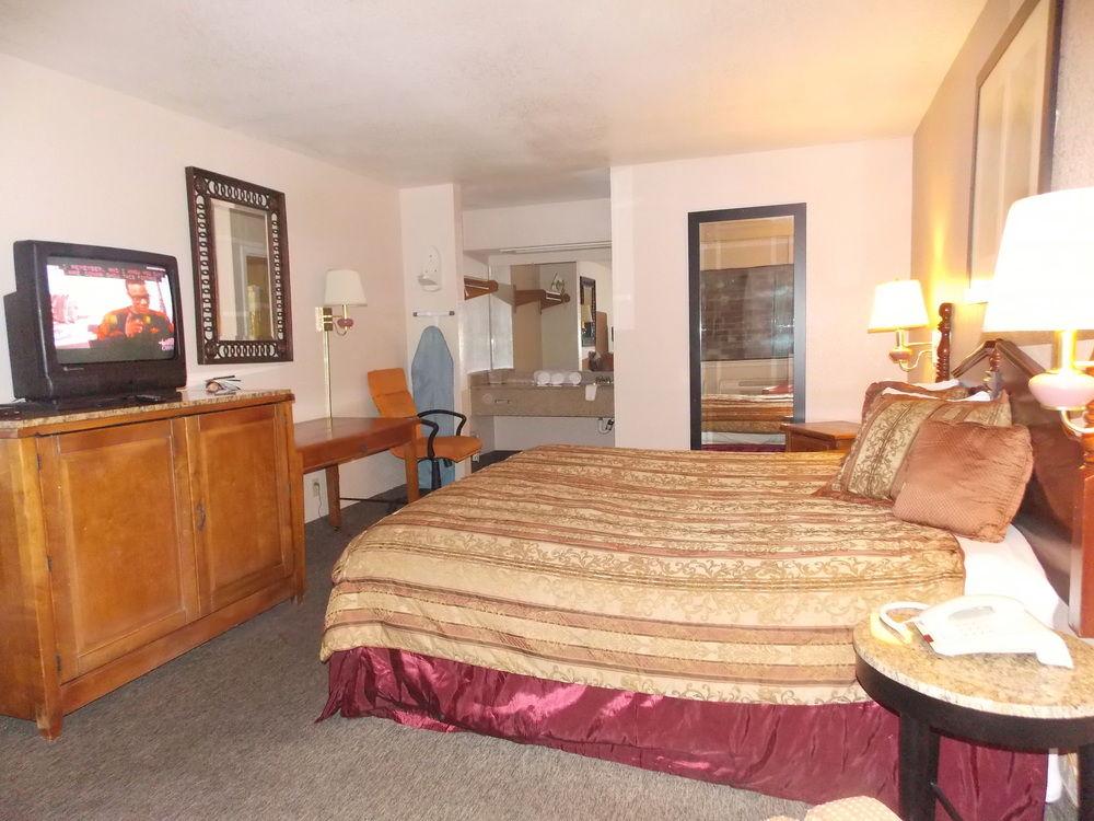 Econo Lodge Inn & Suites Downtown San Antonio Bagian luar foto