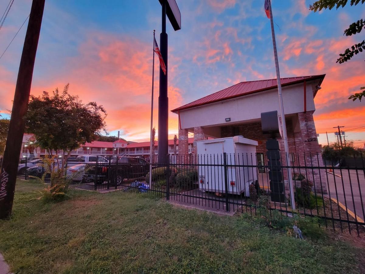 Econo Lodge Inn & Suites Downtown San Antonio Bagian luar foto