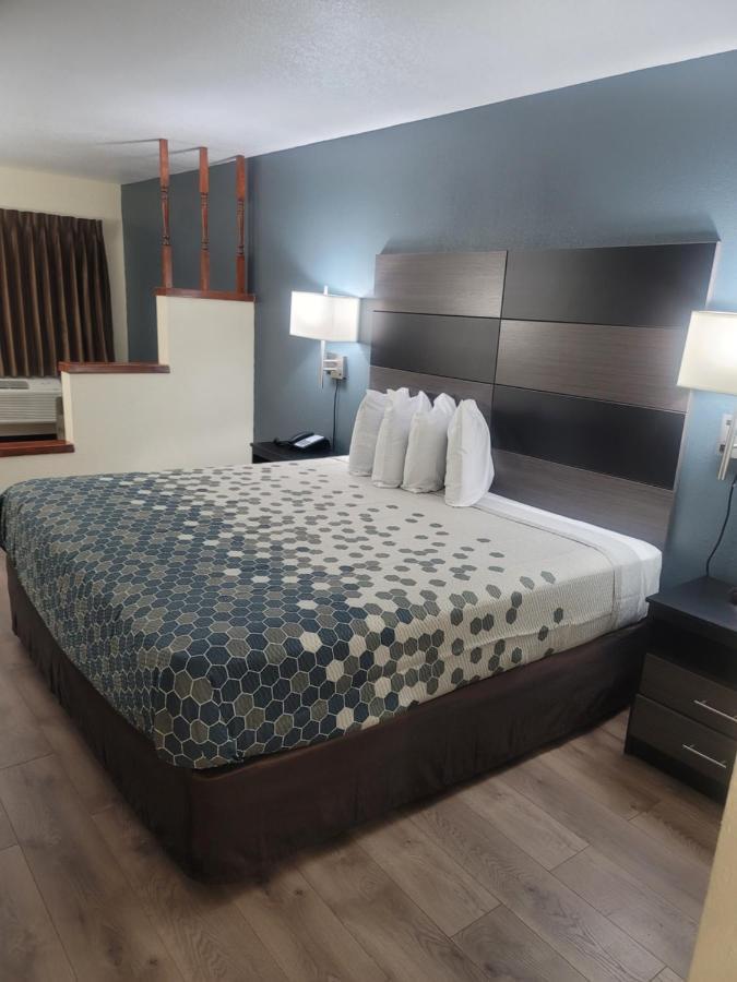 Econo Lodge Inn & Suites Downtown San Antonio Bagian luar foto